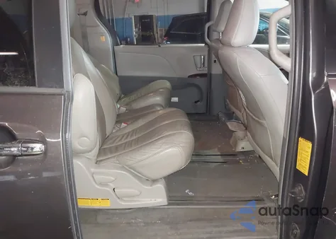 2012 Toyota Sienna Xle V6 8 Passenger z USA, uszkodzony, nr VIN 5TDYK3DC8CS278150